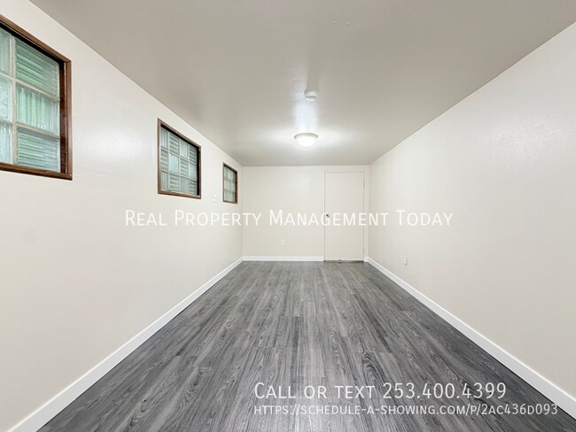 Building Photo - 703 S. Ainsworth-A