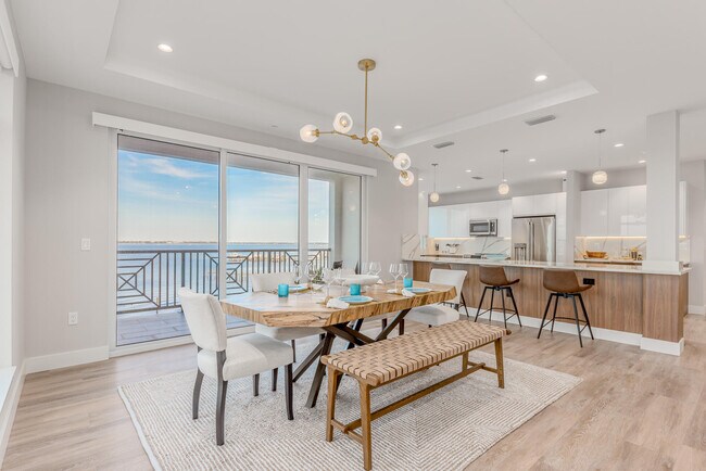 Building Photo - 41 SW Seminole St