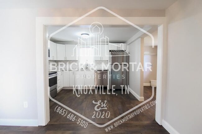 Building Photo - 404 E Emerald Ave