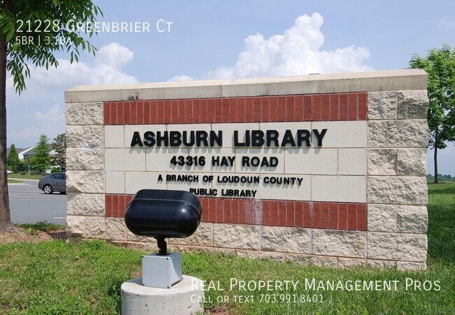 Building Photo - 21228 Greenbrier Ct