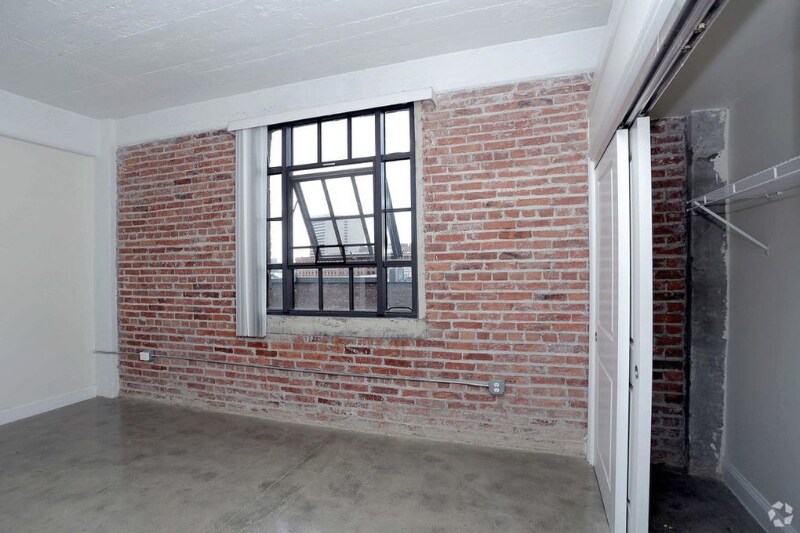 Building Photo - 1323 Broadway St