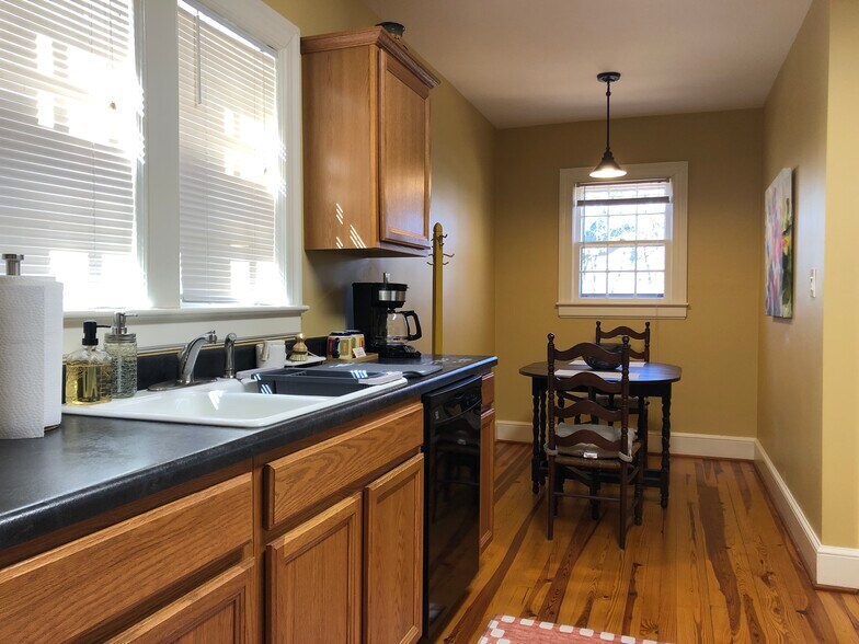 Building Photo - 109 Vintage Ave