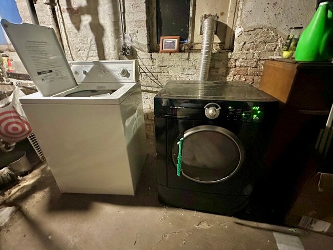 Building Photo - 1340 W Rosedale Ave