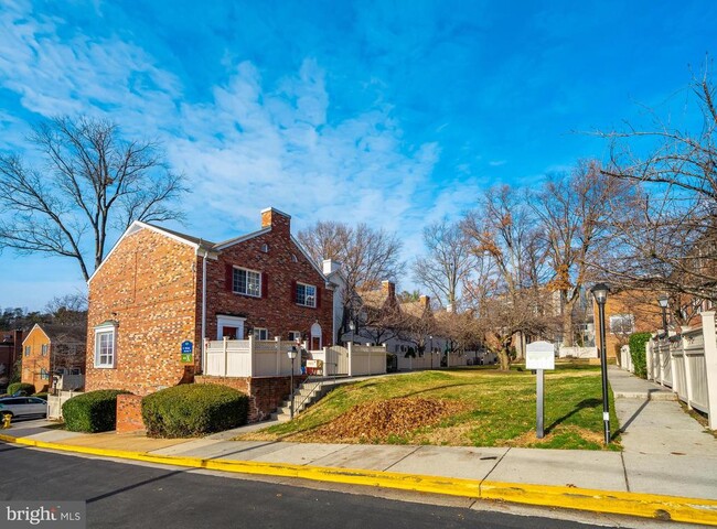 Building Photo - 1215 N Van Dorn St