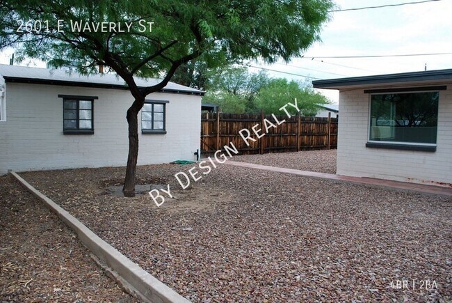 Building Photo - Blenman-Elm 4 Bed 2 Bath - Reserve NOW for March 2026 or Later