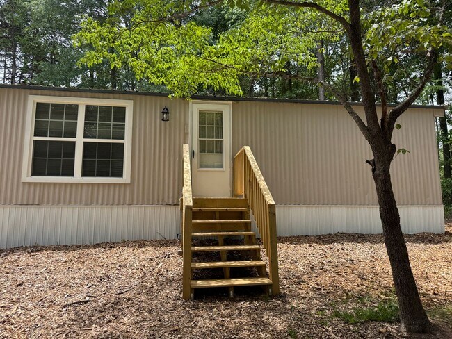 Building Photo - NEWLY UPDATED Two Bedroom Home in Troutman!!