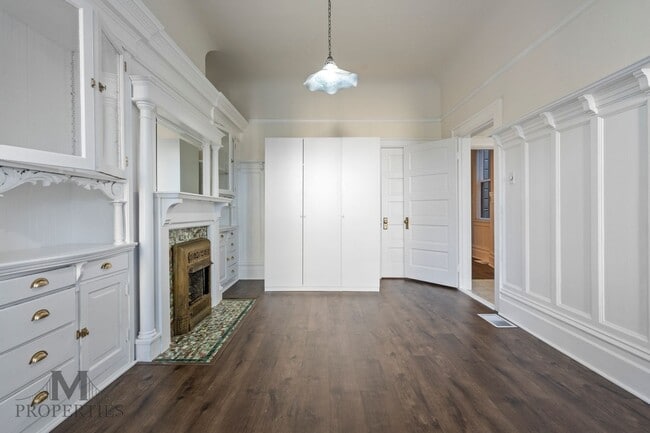 Building Photo - Updated Edwardian Style Noe Valley Flat - ...
