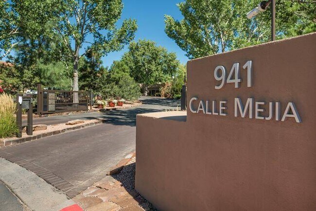 Front Entry - 941 Calle Mejia