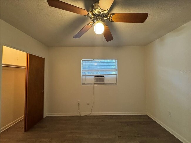Building Photo - 1307 N Fern Creek Ave