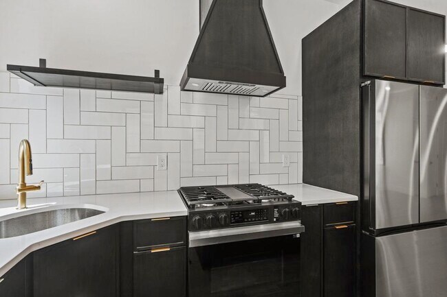 Building Photo - 41 47th St