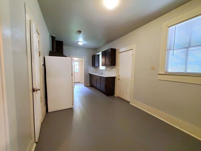 Building Photo - 4358 Kenneth Ave, Beaumont, TX 77705