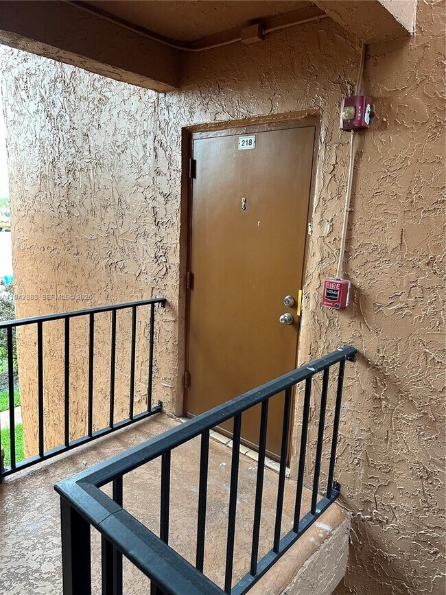 Building Photo - 3048 Sunrise Lakes Dr E