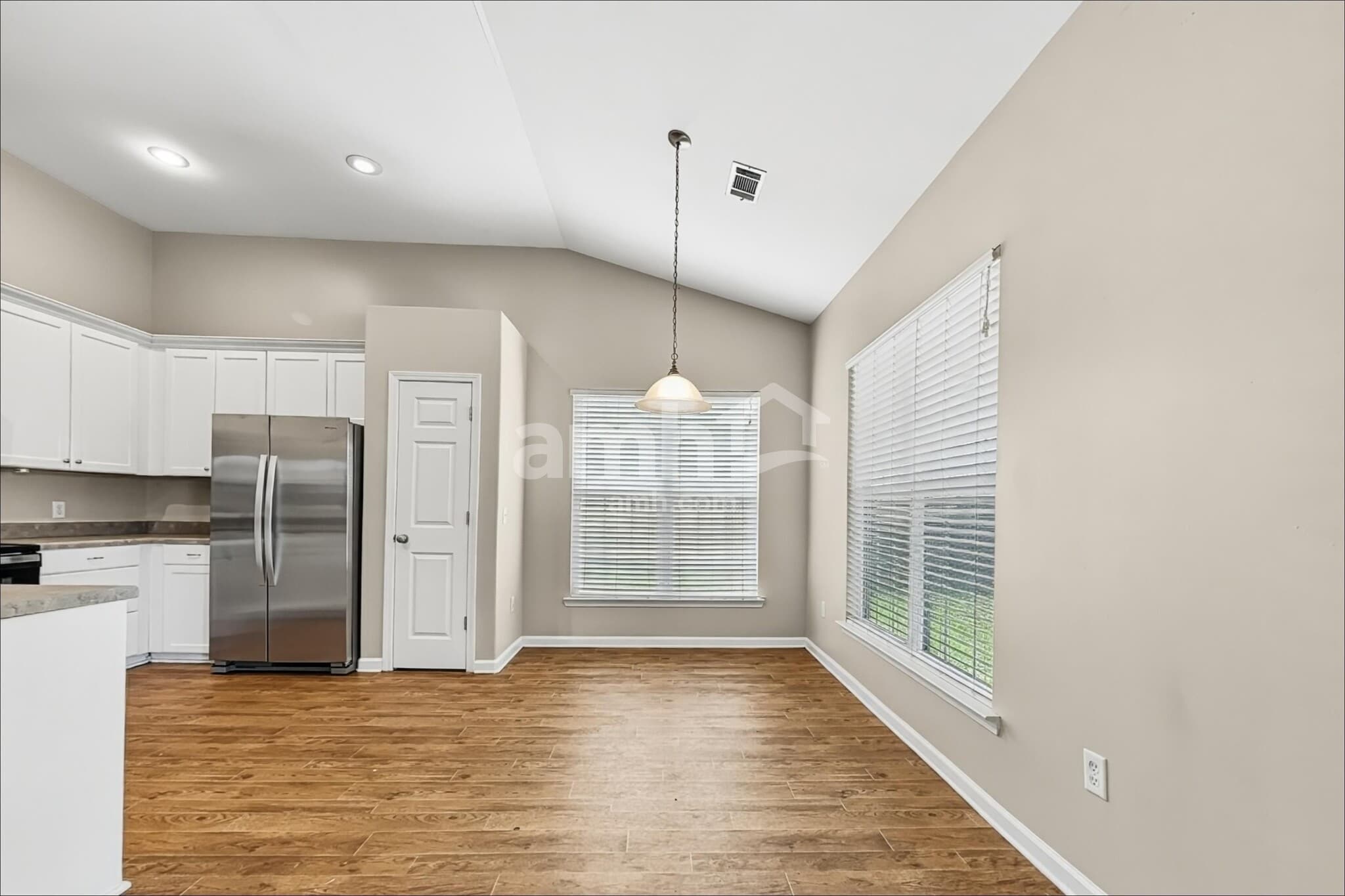 Building Photo - 1555 Bradley Blvd