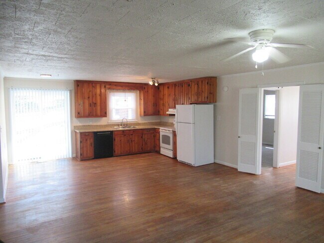 Building Photo - Charming Brick Ranch in a Convenient Lincolnton Location!