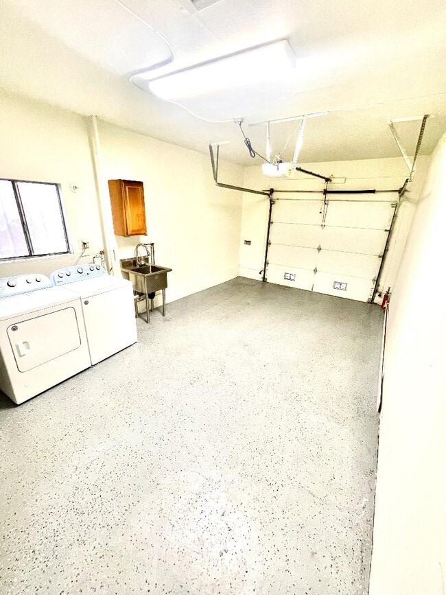 Building Photo - 82 Bromley Ct