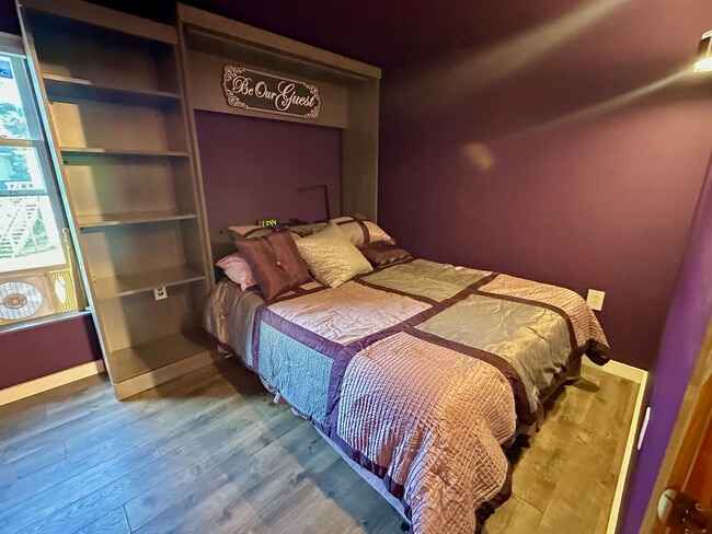 Building Photo - 107 Franklin St