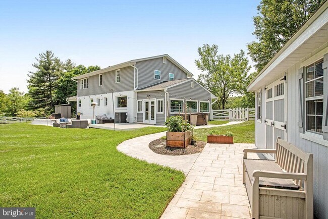 Building Photo - 5101 Redwing Dr