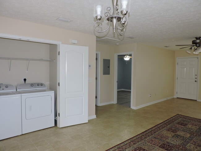 Building Photo - 121 Half Acre Ln