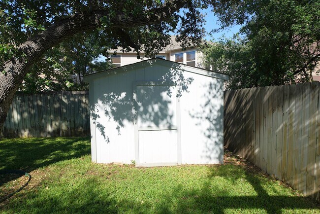 Building Photo - 7315 Park W Dr