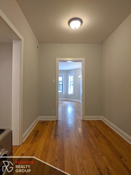 Building Photo - 4034 N Ashland Ave