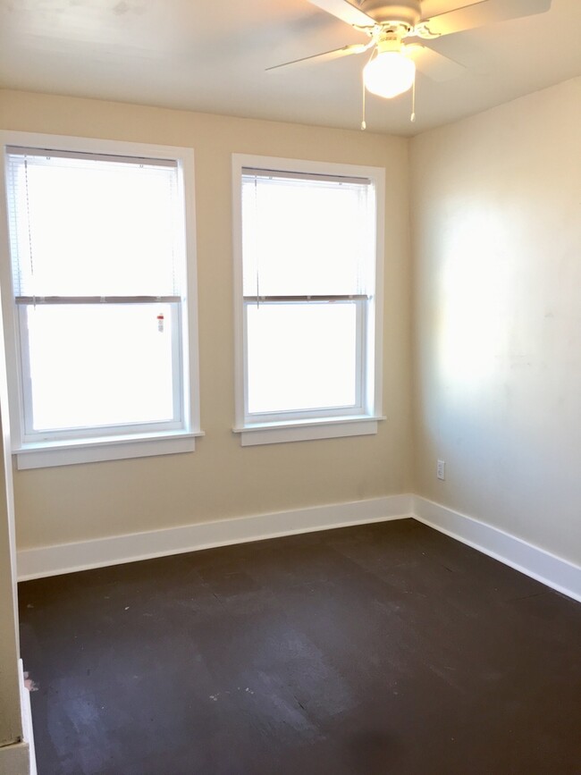 Building Photo - Recently Updated 3-Bedroom Townhouse in Hu...