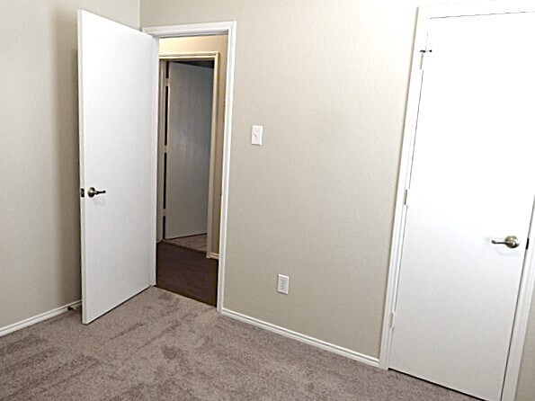 Building Photo - 1307 Rabbit Rdg