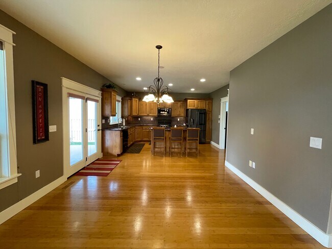 Building Photo - 2725 S Groom Way