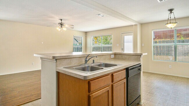 Building Photo - Beautifully Crafted 3 Bed 2.5 Bath 2 Car g...