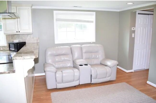 Building Photo - Charming, Partially Furnished Cottage-Styl...