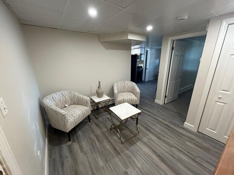 Building Photo - 43 Madison St