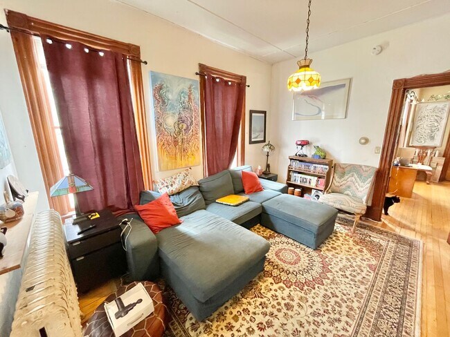 Building Photo - 3 Bedroom Apartment Superior Location South End of Burlington VT Available between 6/5-6/15