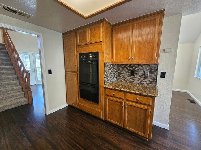 Building Photo - Large 4 bedroom two story in east Modesto!