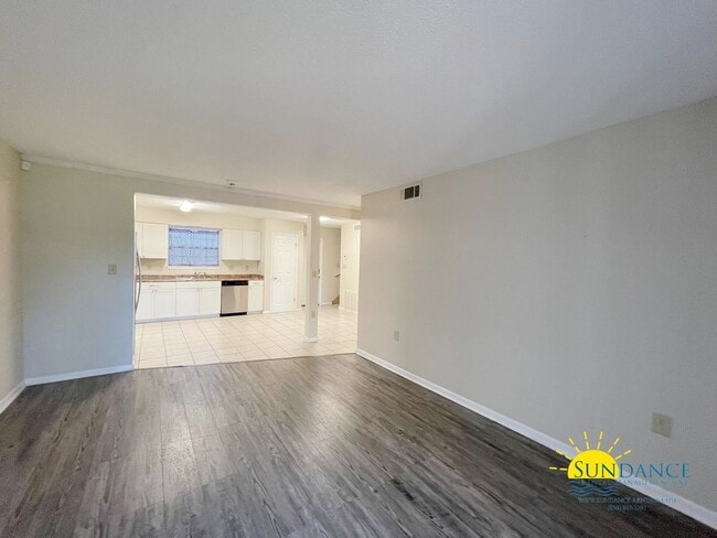 Building Photo - Great 3BR Townhome in Shalimar!
