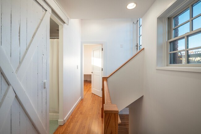 Building Photo - 101 W 81st St