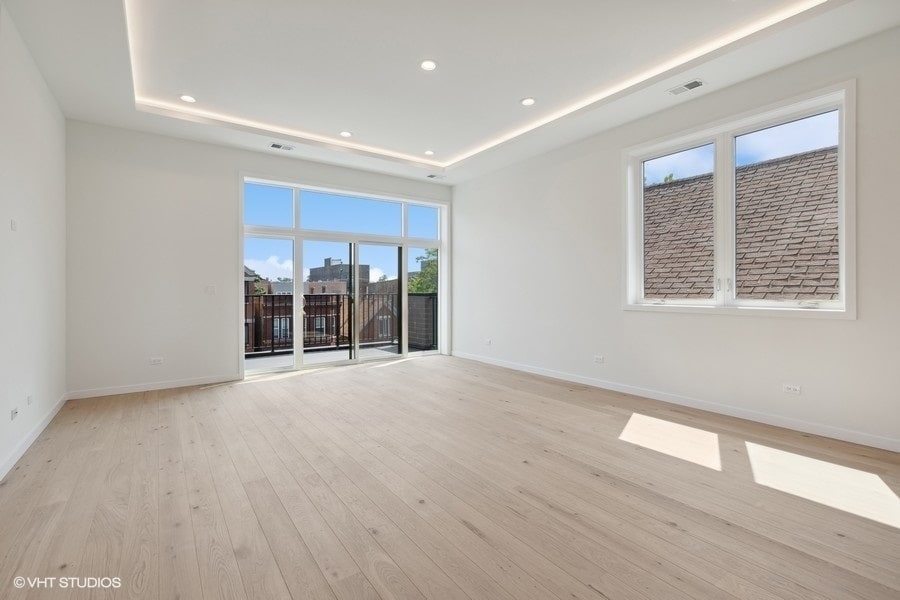 Living + Dining Combo (Unfurnished) - 2132 W Rice St
