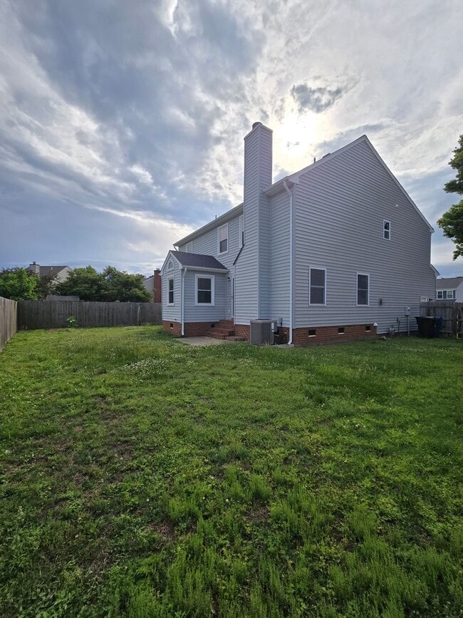 Building Photo - Beautifully renovated 4 bedroom home in Vi...