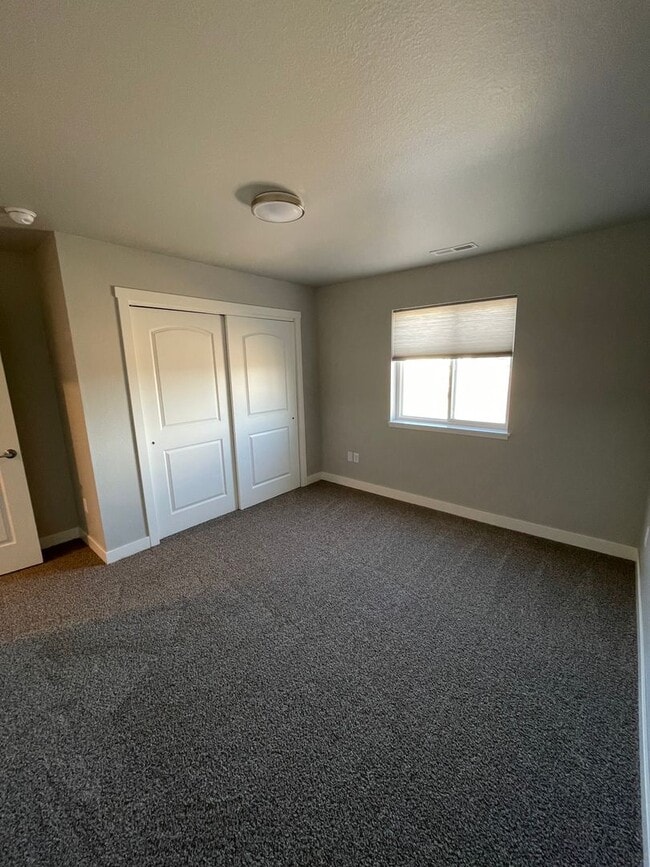 Building Photo - ~Applications Pending~ Newer 4 Bed, 3 Bath, 3 Car Garage Home for Rent