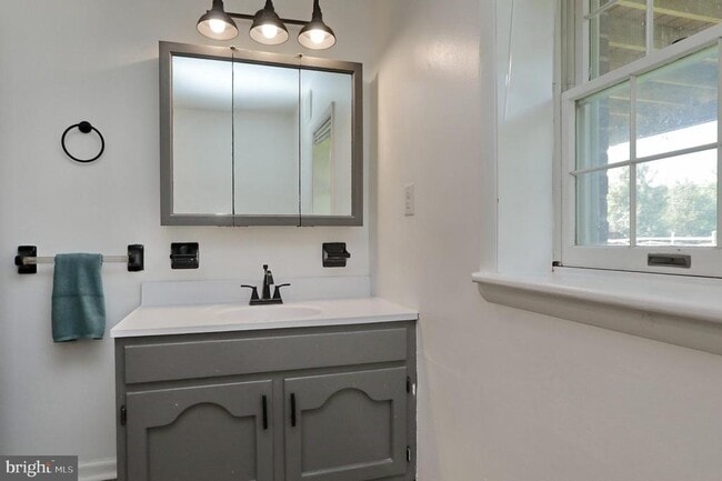 Building Photo - 8530 Wedding Dr