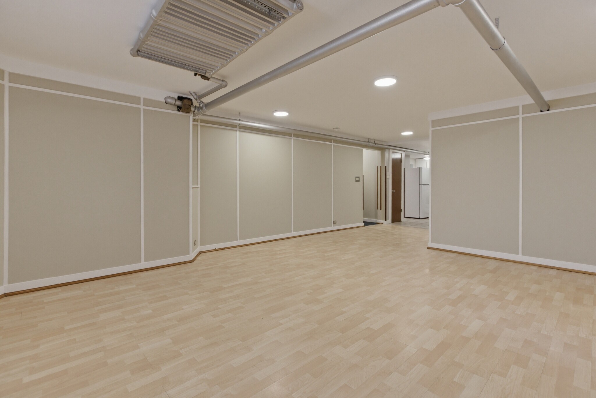 Building Photo - 6645 N Greenview Ave