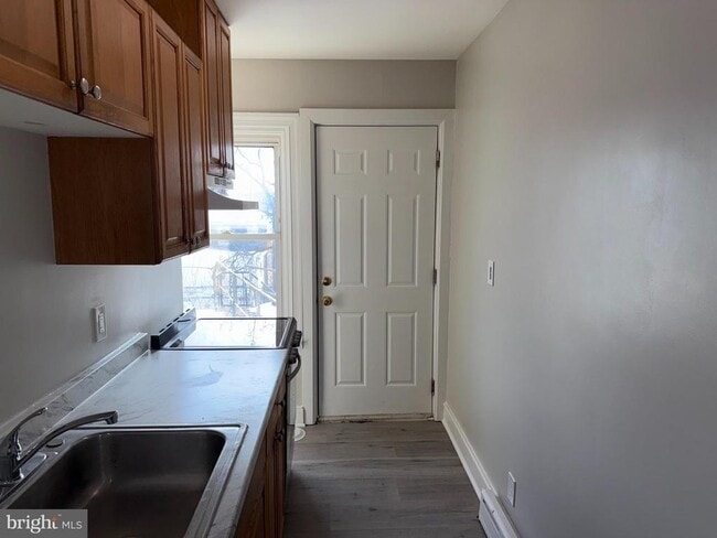 Building Photo - 706 Chain St