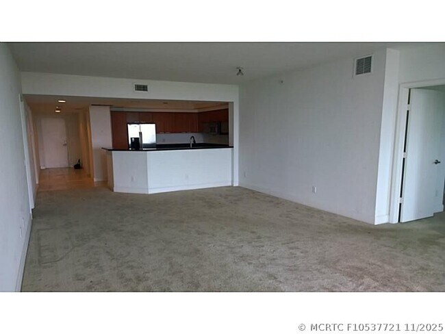 Building Photo - 14951 Royal Oaks Ln