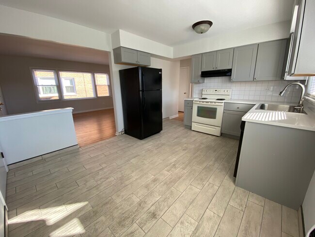 Building Photo - 6148 Willow Creek Dr