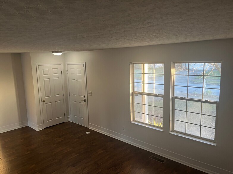Building Photo - 1074 Lakegrove Court