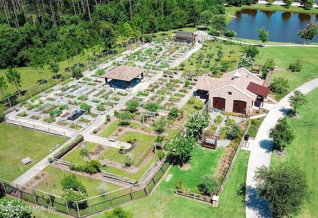 Building Photo - 280 Winding Path Dr