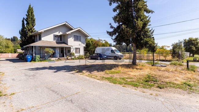 Building Photo - 196 Browns Valley Rd