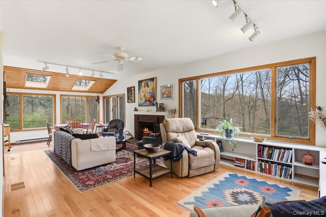 Building Photo - 1 Branch St