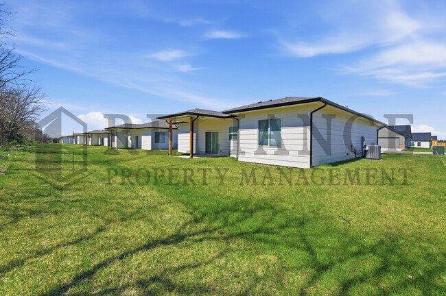 Building Photo - 619 Elmwood St