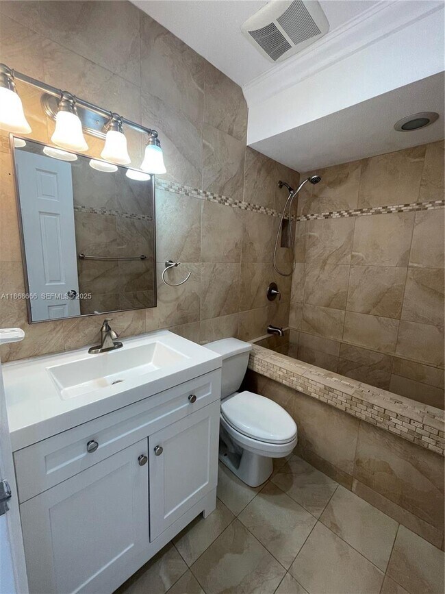 Building Photo - 154 Riviera Cir