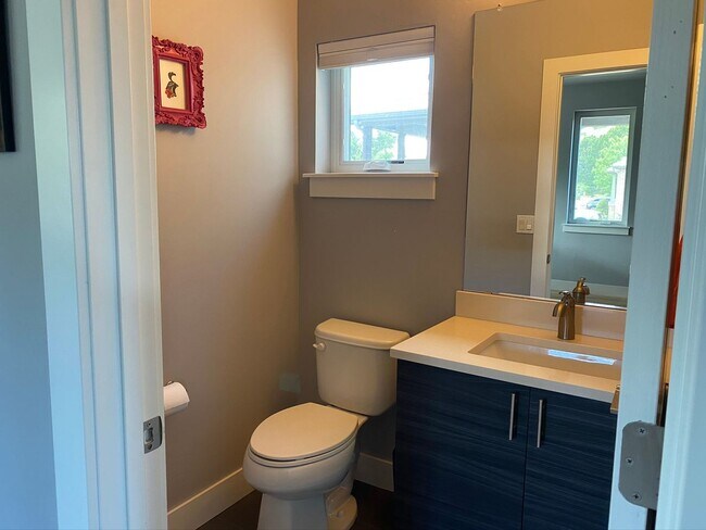 Building Photo - Gorgeous 4B/3.5B North Boulder - Available...