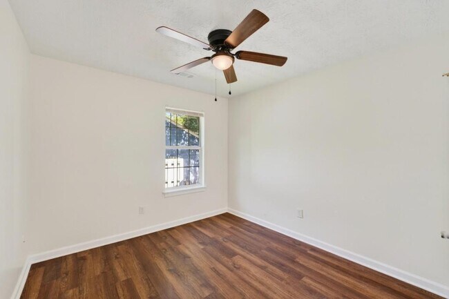 Building Photo - 2558 Candlewood Way